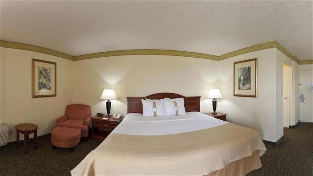 Holiday Inn Charleston-Riverview, An Ihg Hotel Bagian luar foto