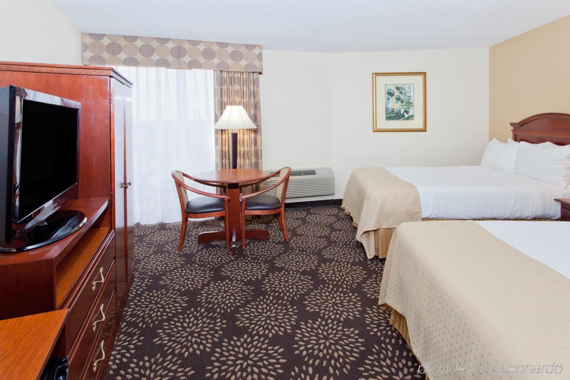 Holiday Inn Charleston-Riverview, An Ihg Hotel Bagian luar foto