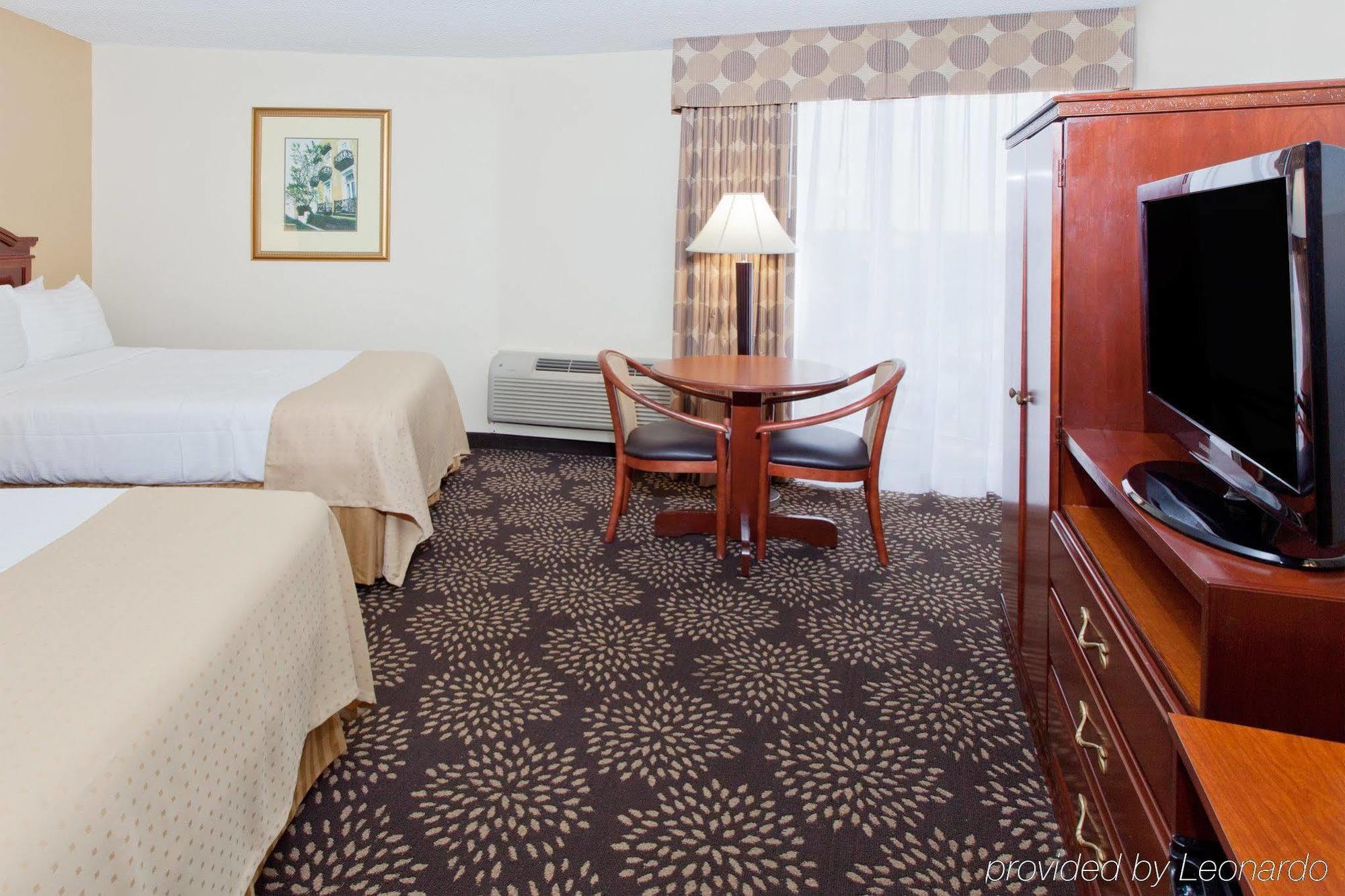 Holiday Inn Charleston-Riverview, An Ihg Hotel Bagian luar foto